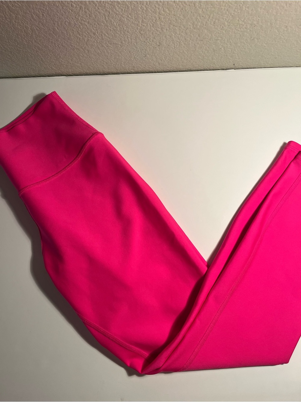 ALO Bright Hot Pink Active Leggings size small🎀🎀